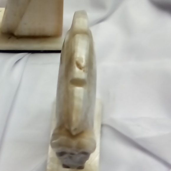 Marble or alabaster white horse head bookends, USED minor chip and repairs good - Picture 6 of 8